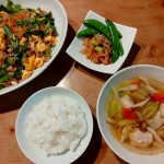 ニラと春雨の炒め物、鶏肉団子のスープ