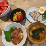 チャーシューとブリの漬け丼