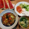 焼きそばとゆで鶏サラダ